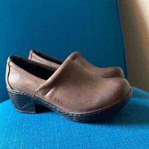 Nadiyya chocolate brown clogs. New and never worn.